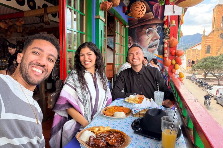 Ráquira Colors & Culture: Day Trip with Lunch & Transport