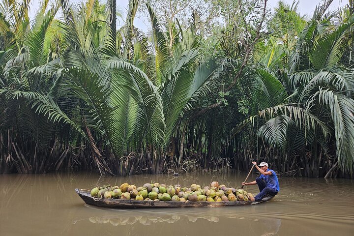Ben Tre Mekong Zig Zag: Scooter, Sailboat, and Food (Full day)