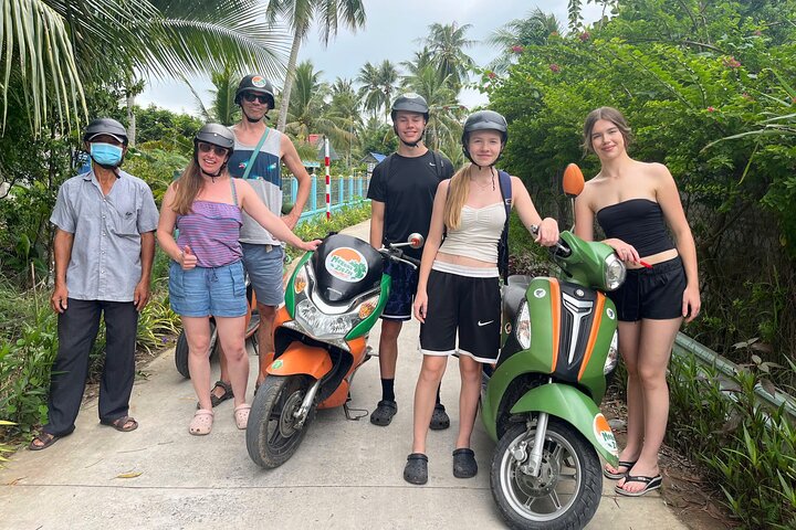 Ben Tre Mekong Zig Zag: Scooter, Sailboat, and Food (Full day)