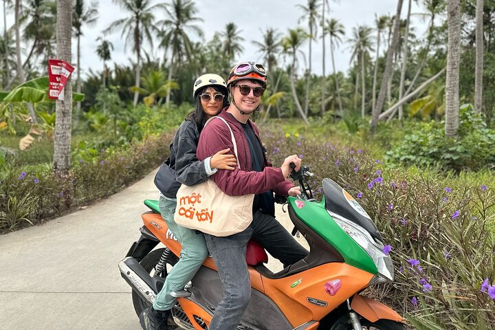 Ben Tre Mekong Zig Zag: Scooter, Sailboat, and Food (Full day)