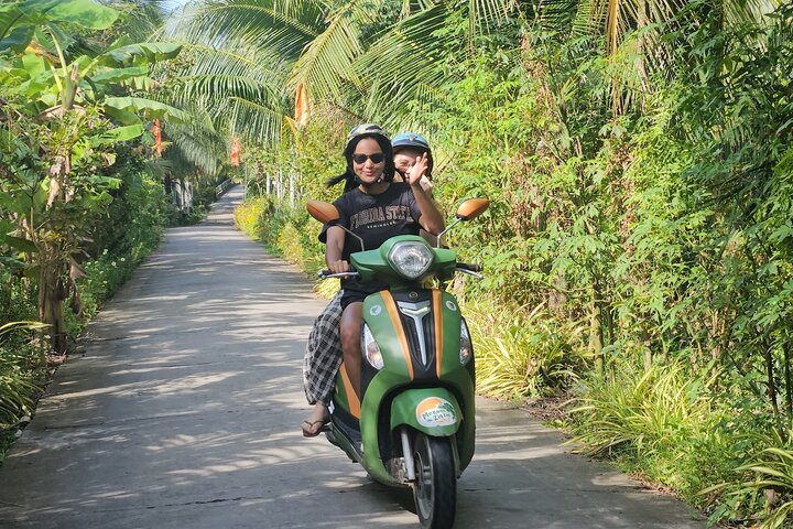 Ben Tre Mekong Zig Zag: Scooter, Sailboat, and Food (Full day)