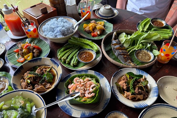 Ben Tre Mekong Zig Zag: Scooter, Sailboat, and Food (Full day)