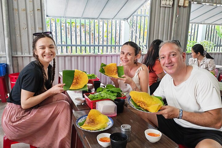 Ben Tre Mekong Zig Zag: Scooter, Sailboat, and Food (Full day)