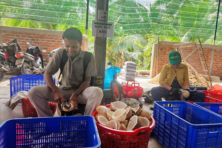 Ben Tre Mekong Zig Zag: Scooter, Sailboat, and Food (Full day)