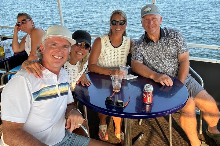 Sunday Dinner Show Cruise on Lake Minnetonka