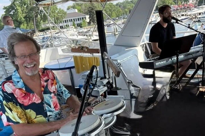Sunday Dinner Show Cruise on Lake Minnetonka
