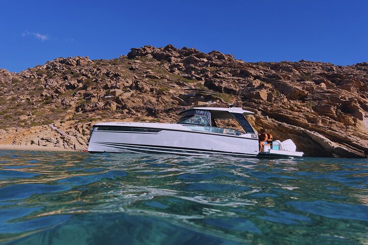 Luxury Private Boat Tour in Ios with the Saxdor 320