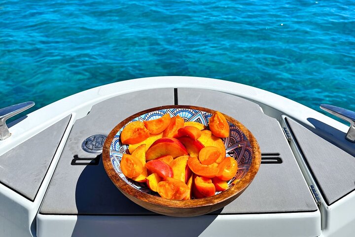Luxury Private Boat Tour in Ios with the Saxdor 320