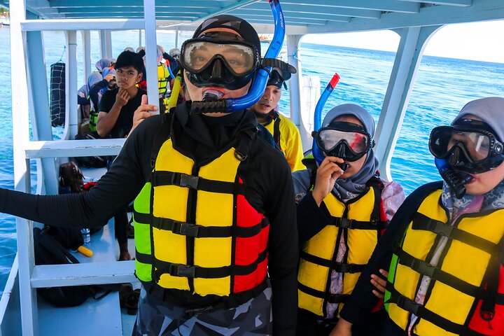 Gili Trawangan Snorkeling with Turtle, BBQ, and Beach Massage