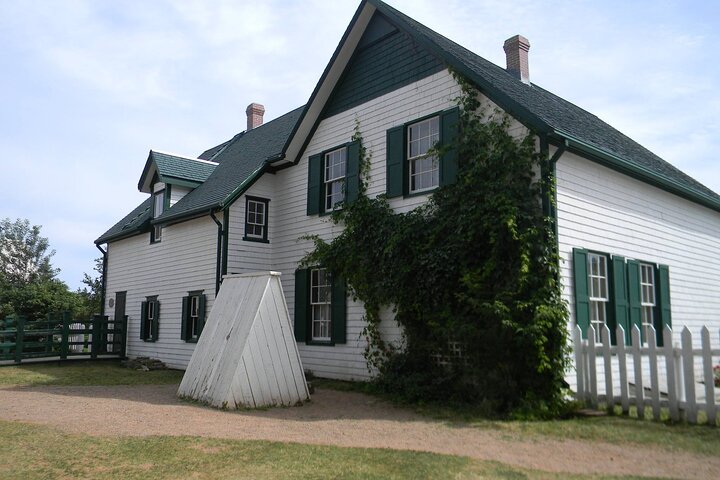 Anne of Green Gables and PEI North Shore Bus Tour