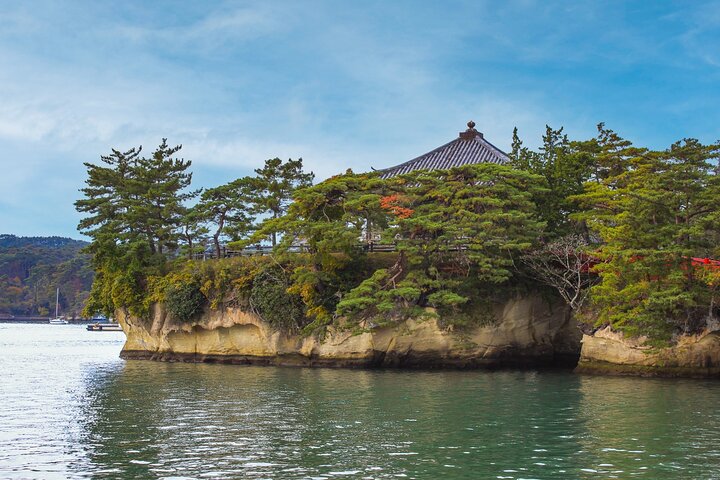 Matsushima: Scenic Bay Walk & Historic Temple Discovery