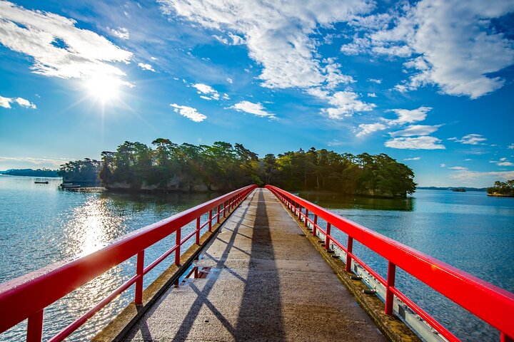 Matsushima: Scenic Bay Walk & Historic Temple Discovery