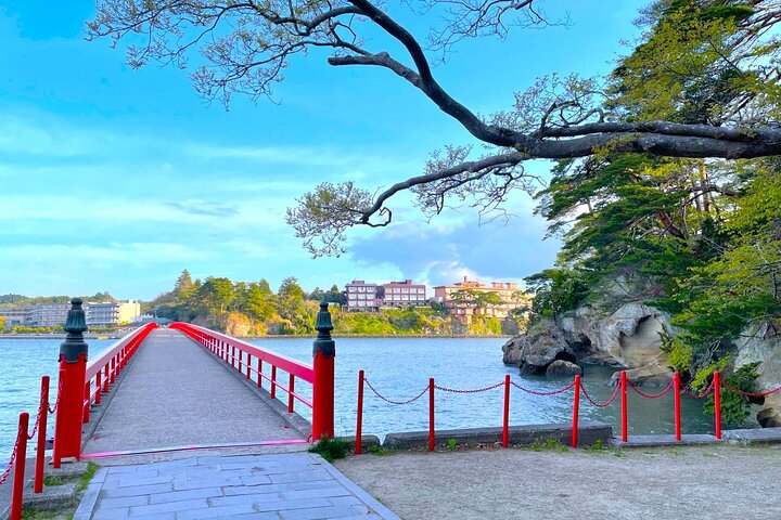 Matsushima: Scenic Bay Walk & Historic Temple Discovery
