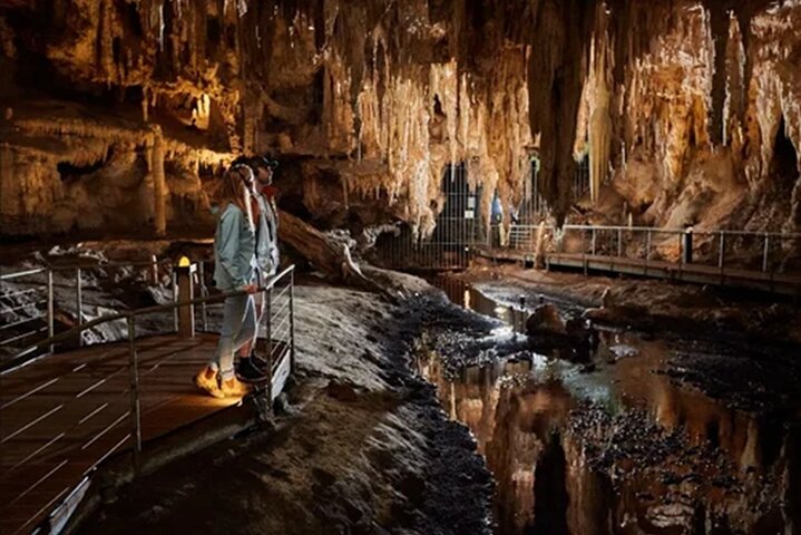 Margaret River, Caves, Wine and Cape Leeuwin Lighthouse Tour from Perth