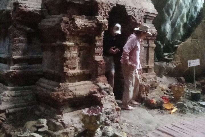 KAMPOT: Pepper farm. Cave. Secret Lake. Kep Crab market & Salt..