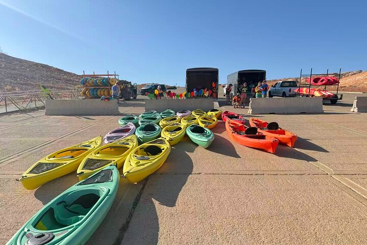 Lake Powell Kayak and Water Antelope Canyon Hike Guided Tour
