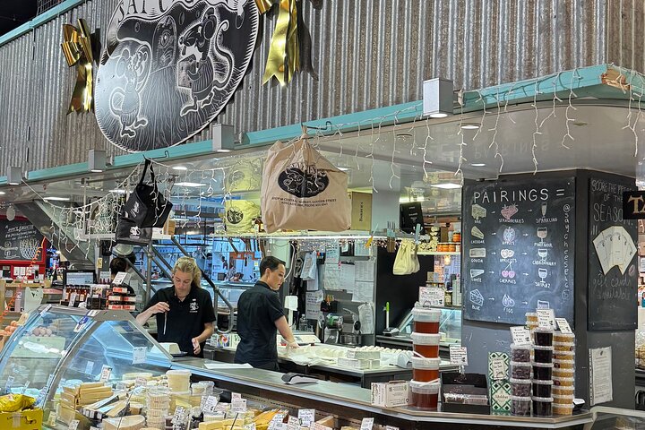 Adelaide Gems in a Day: Hahndorf, Glenelg Beach, City Tour 6.5hrs