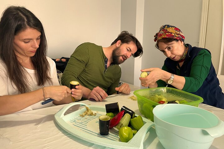 Authentic Home Cooking Class in Gaziantep with Local Family