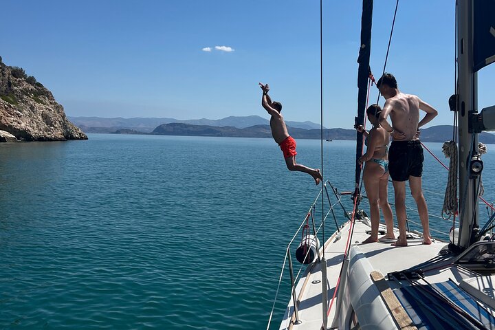 Nafplio Private Sailing Half-Day Cruise with Local Snacks