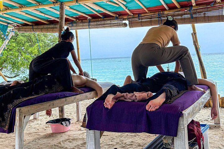 Gili Trawangan Snorkeling with Turtle, BBQ, and Beach Massage