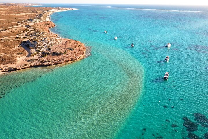 Private Shore Tour: Scenic Flight Over Ningaloo Reef & Transfer