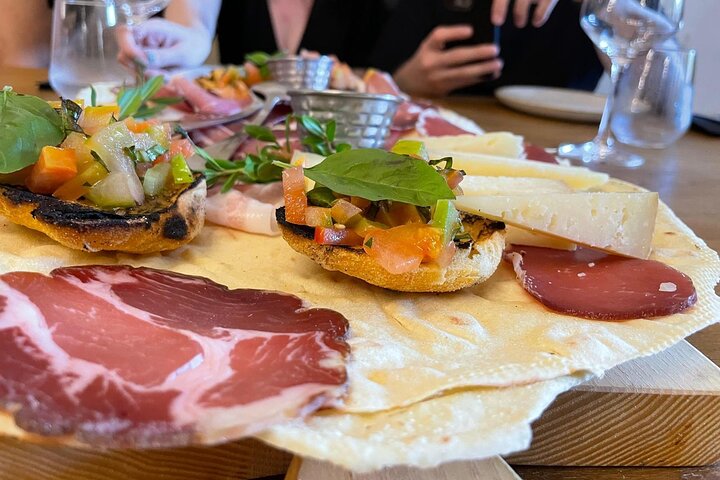 Cagliari: A Full Meal Sardinian Food Tour with Do Eat Better