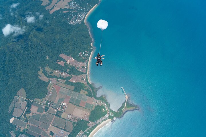 From Cairns: Tandem Skydive Experience over Mission Beach