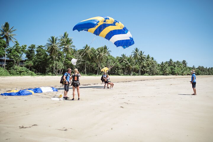 From Cairns: Tandem Skydive Experience over Mission Beach