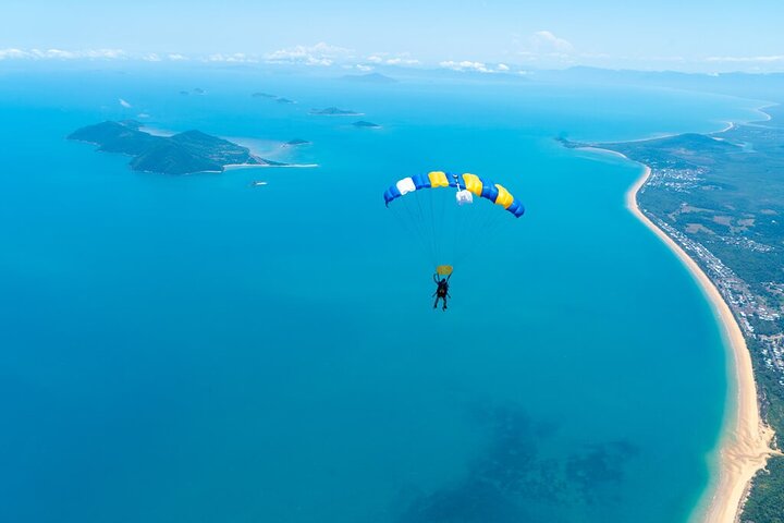 From Cairns: Tandem Skydive Experience over Mission Beach
