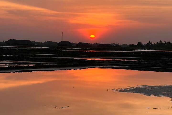 KAMPOT: Pepper farm. Cave. Secret Lake. Kep Crab market & Salt..