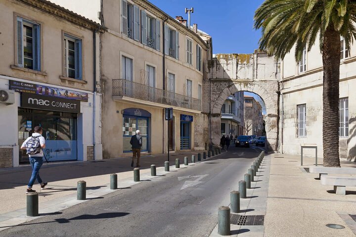 Hello Nîmes: Private 2-Hour Intro City Walk with Local Guide