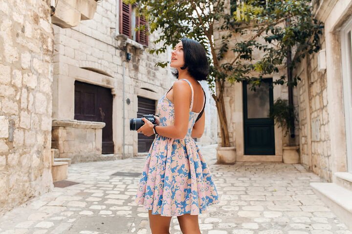 Hello Nîmes: Private 2-Hour Intro City Walk with Local Guide