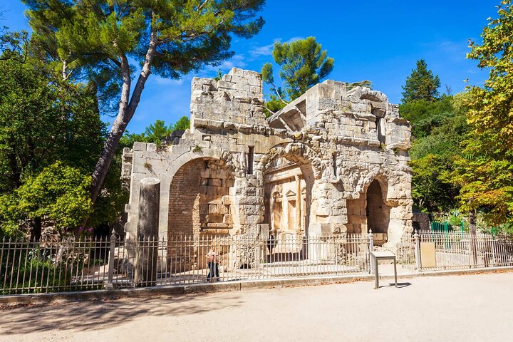 Hello Nîmes: Private 2-Hour Intro City Walk with Local Guide