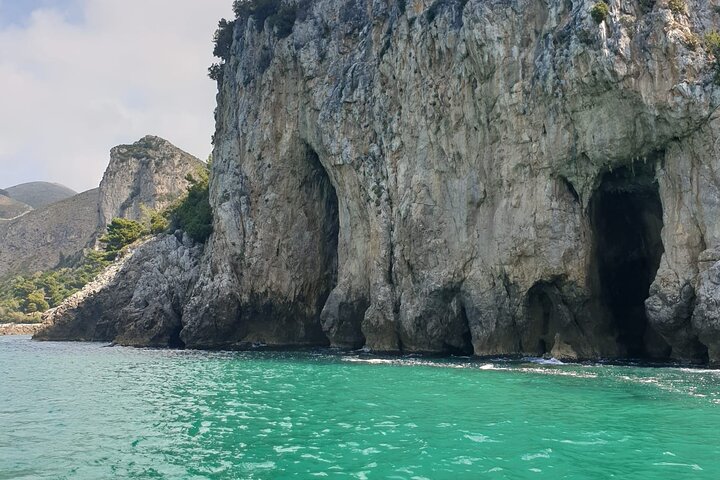 Tour the Caves of the Corsairs Private