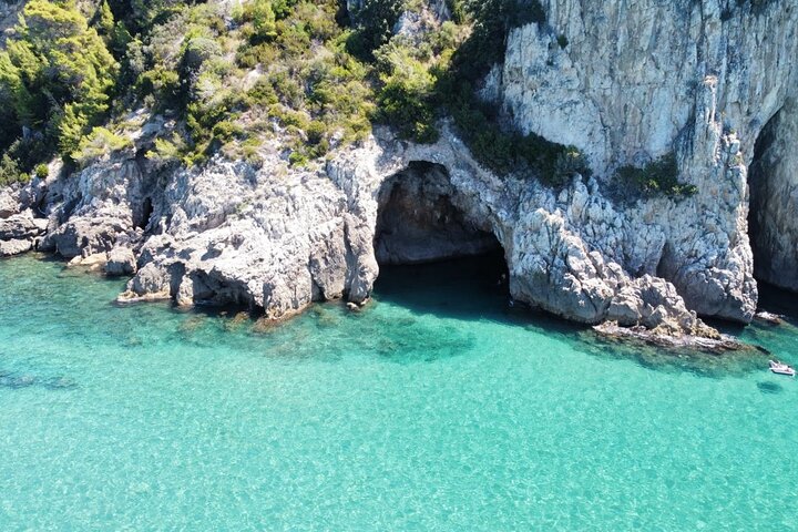 Tour the Caves of the Corsairs Private