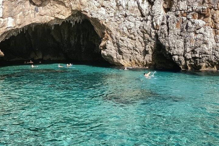 Tour the Caves of the Corsairs Private