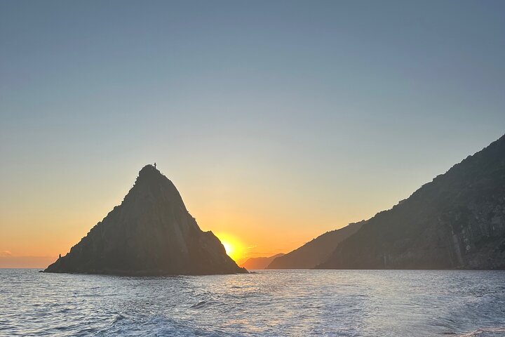 Monterosso : Cinque Terre boat tour day or sunset with aperitif