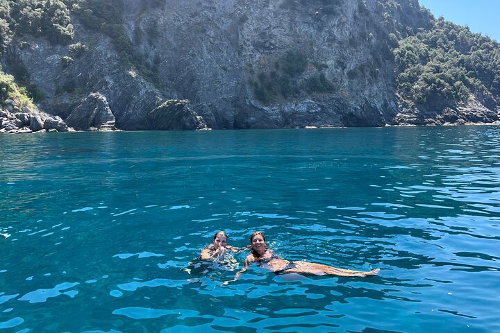Monterosso : Cinque Terre boat tour day or sunset with aperitif