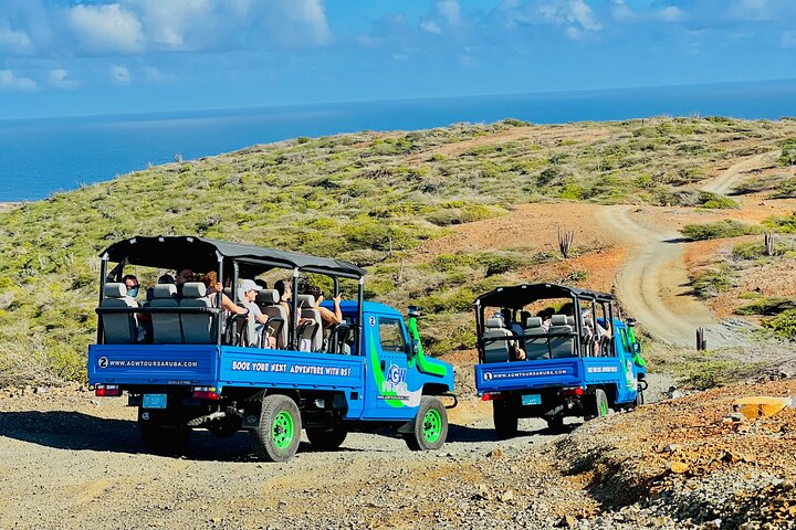 Aruba Jeep Tour: Natural Pool, Caves and Baby Beach Adventure