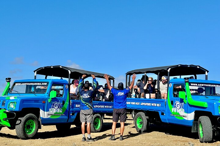 Aruba Jeep Tour: Natural Pool, Caves and Baby Beach Adventure