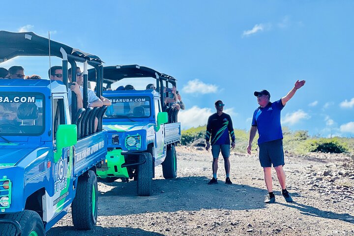 Aruba Jeep Tour: Natural Pool, Caves and Baby Beach Adventure