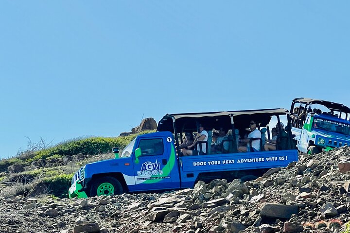 Aruba Jeep Tour: Natural Pool, Caves and Baby Beach Adventure