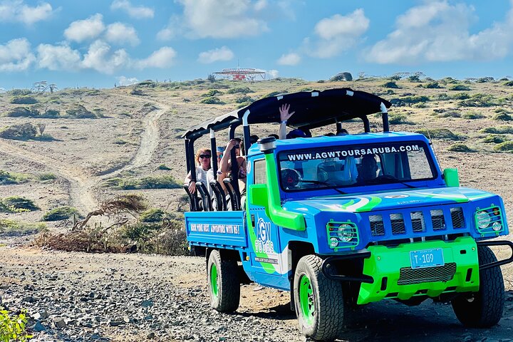 Aruba Jeep Tour: Natural Pool, Caves and Baby Beach Adventure