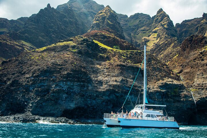 Kauai: Deluxe Na Pali Snorkel Cruise aboard Lucky Lady