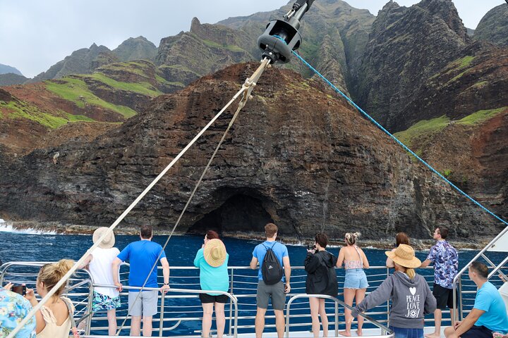 Kauai: Deluxe Na Pali Snorkel Cruise aboard Lucky Lady