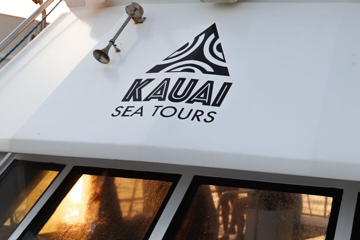 Kauai: Deluxe Na Pali Snorkel Cruise aboard Lucky Lady