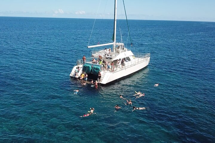 Kauai: Deluxe Na Pali Snorkel Cruise aboard Lucky Lady