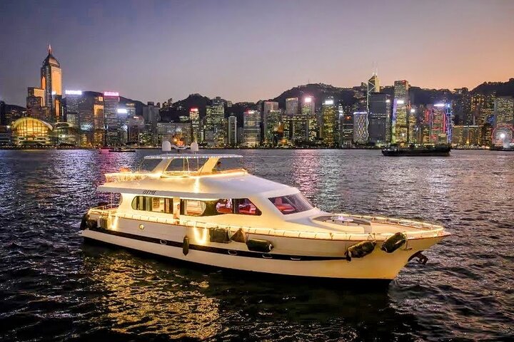STARLIGHT: Victoria Harbour Night Yacht Tour