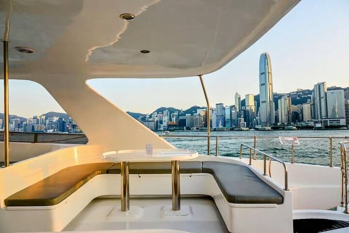 STARLIGHT: Victoria Harbour Night Yacht Tour