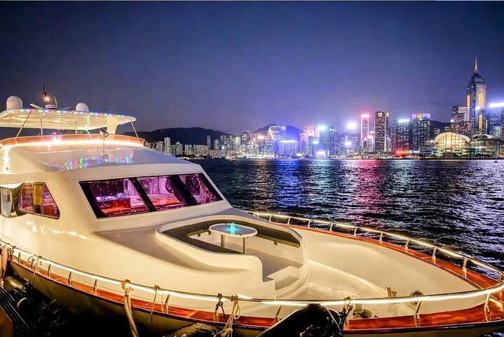 STARLIGHT: Victoria Harbour Night Yacht Tour